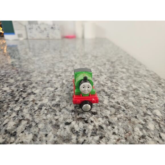 Thomas & Friends Take Along | Take N Play PERCY #6 2002 | DIECAST Magnetic Train - Picture 2 of 7
